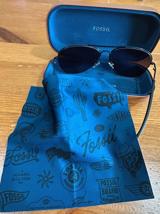 Fossil Other - Fossil Men’s Black Aviator Sunglasses with Branded Case